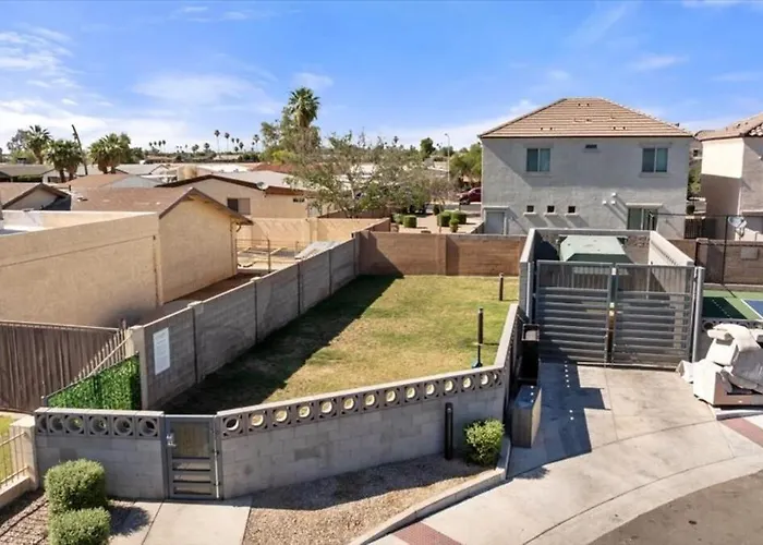 Desert Escape Townhome - Pool & Gym * Phoenix