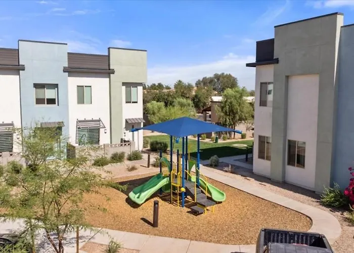 Desert Escape Townhome - Pool & Gym Appartement *