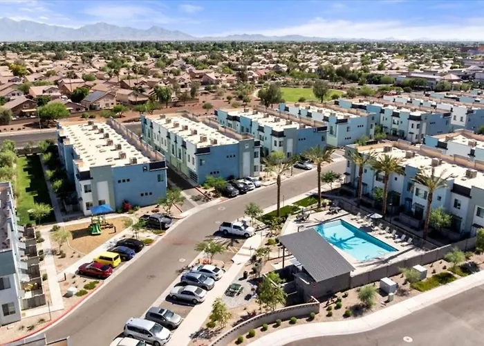 Desert Escape Townhome - Pool & Gym Appartement