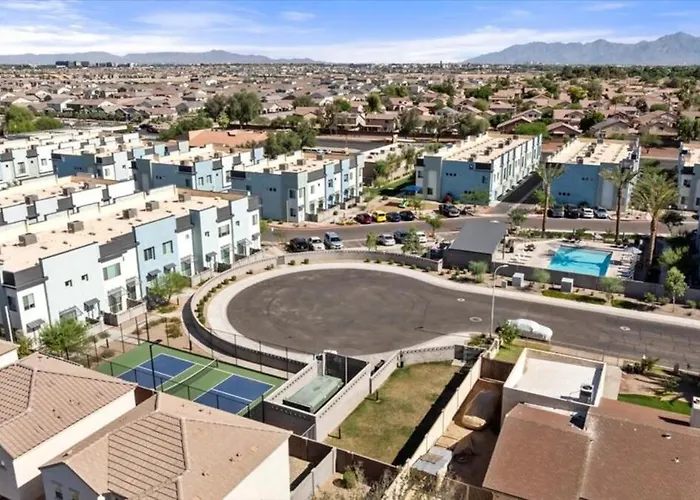 Desert Escape Townhome - Pool & Gym Phoenix