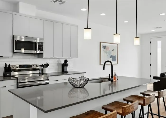 Desert Escape Townhome - Pool & Gym * Phoenix