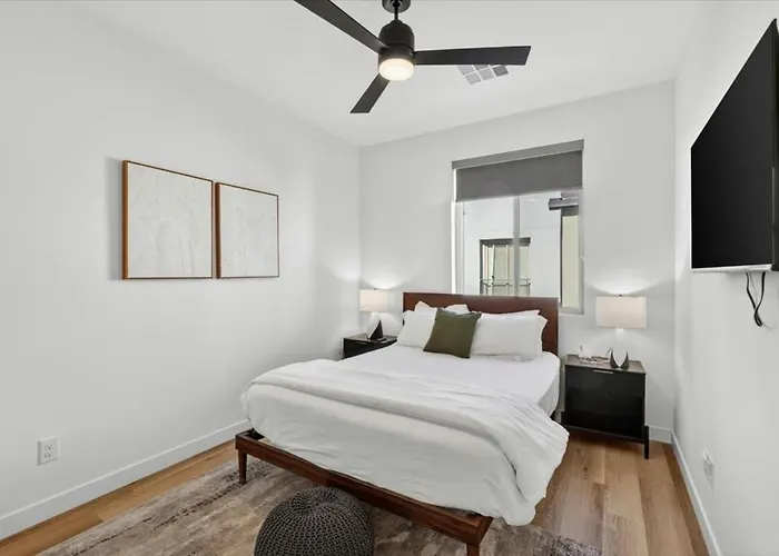 Desert Escape Townhome - Pool & Gym *
