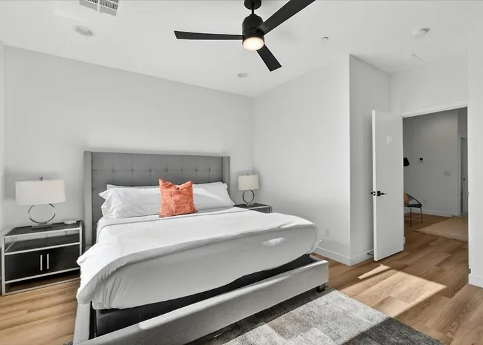 Desert Escape Townhome - Pool & Gym * Phoenix
