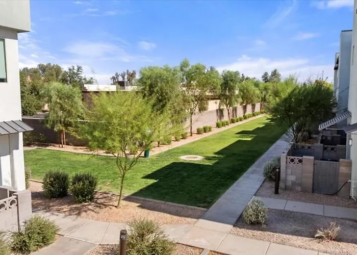 Desert Escape Townhome - Pool & Gym * Phoenix