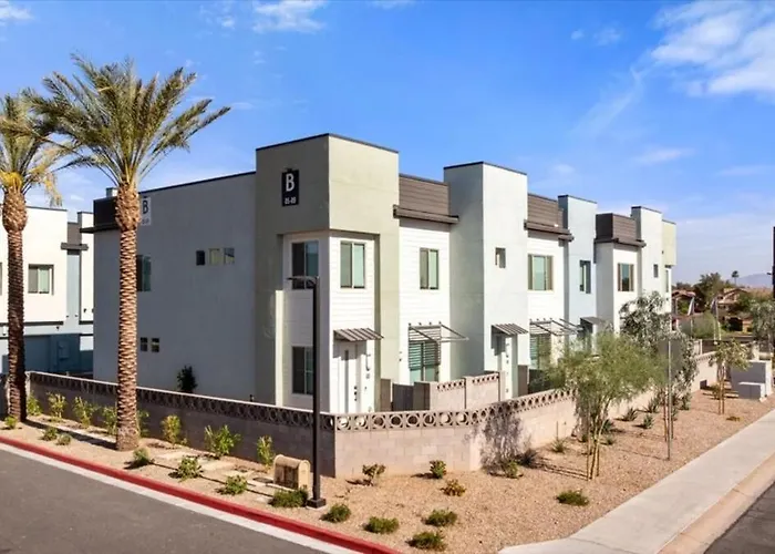 Desert Escape Townhome - Pool & Gym Appartement